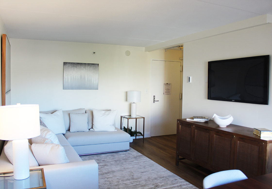 Living room with a couch and rug at the Danesh residences at Center Communities of Brookline, part of Hebrew SeniorLife