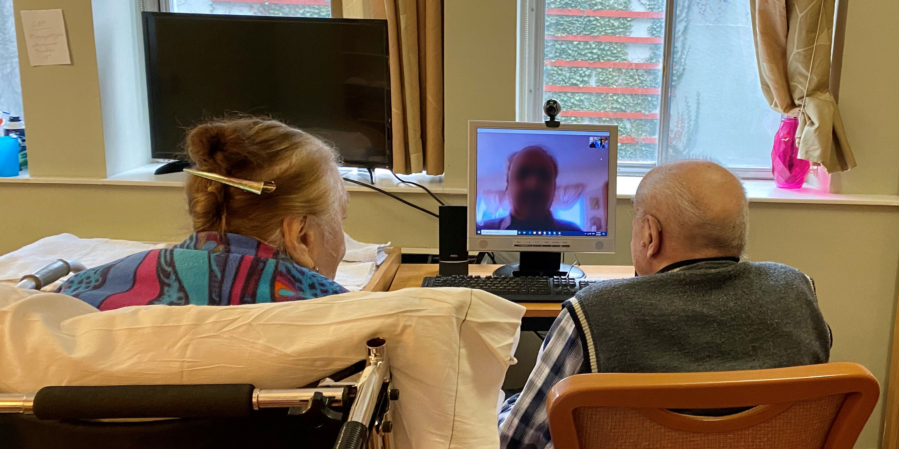A senior couples skypes with a family member during the COVID-19 pandemic.