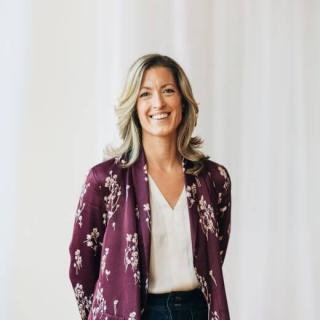 Catherine Stone headshot