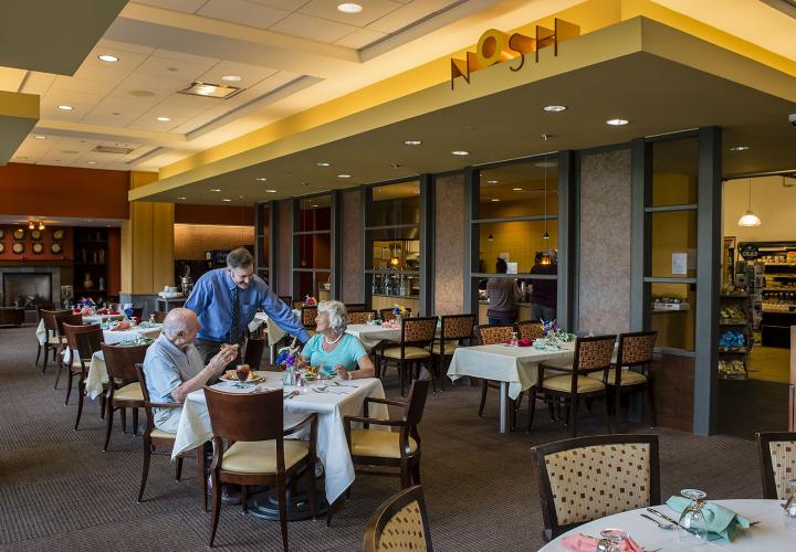 A couple enjoys dinner at Nosh, our kosher bistro in the Shapiro Community Center at NewBridge on the Charles.