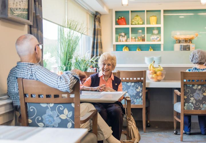 A couple enjoys breakfast at Orchard Cove’s “Four on Three” juice bar and café.